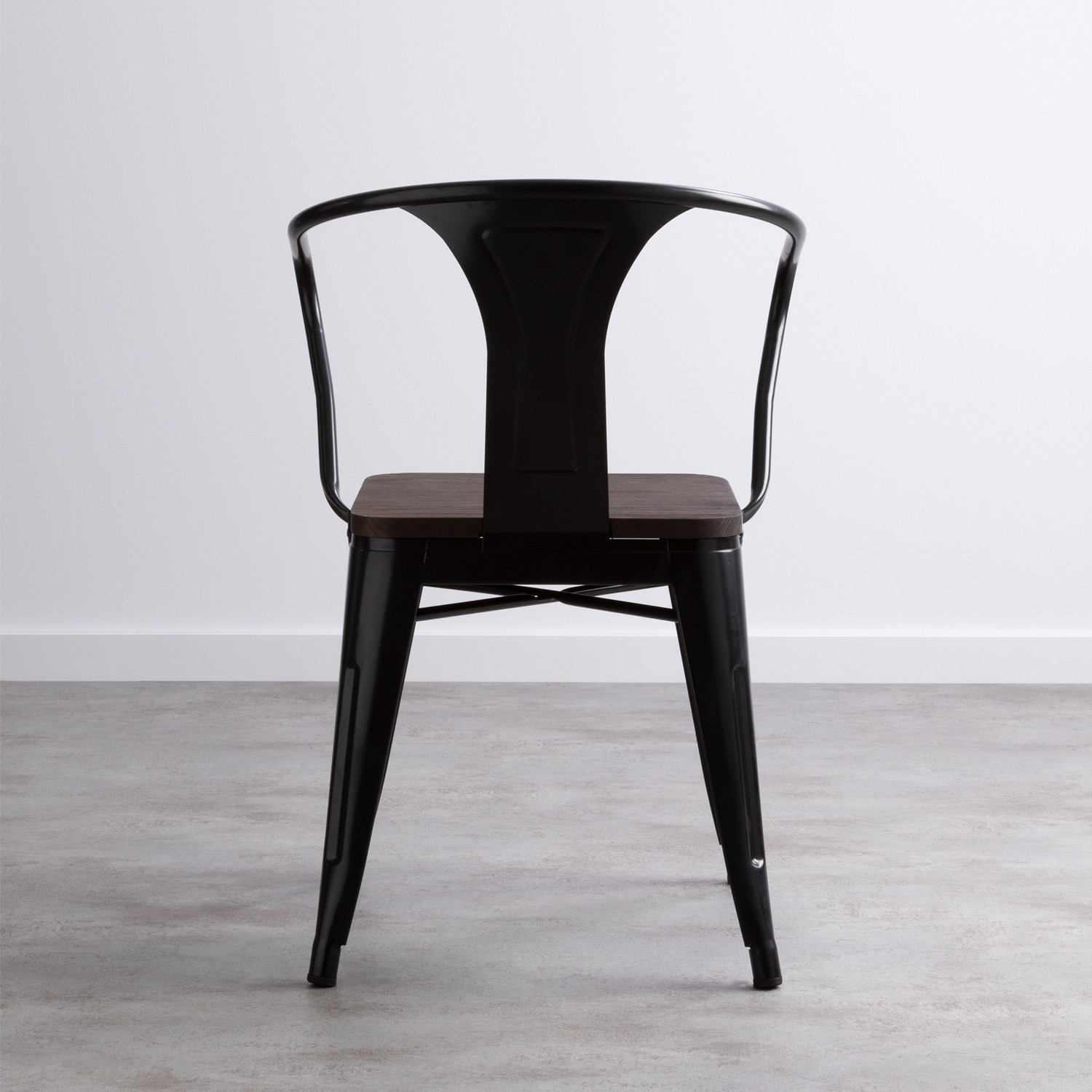 Industriestuhl mit rauer Oberfläche - themasie.com