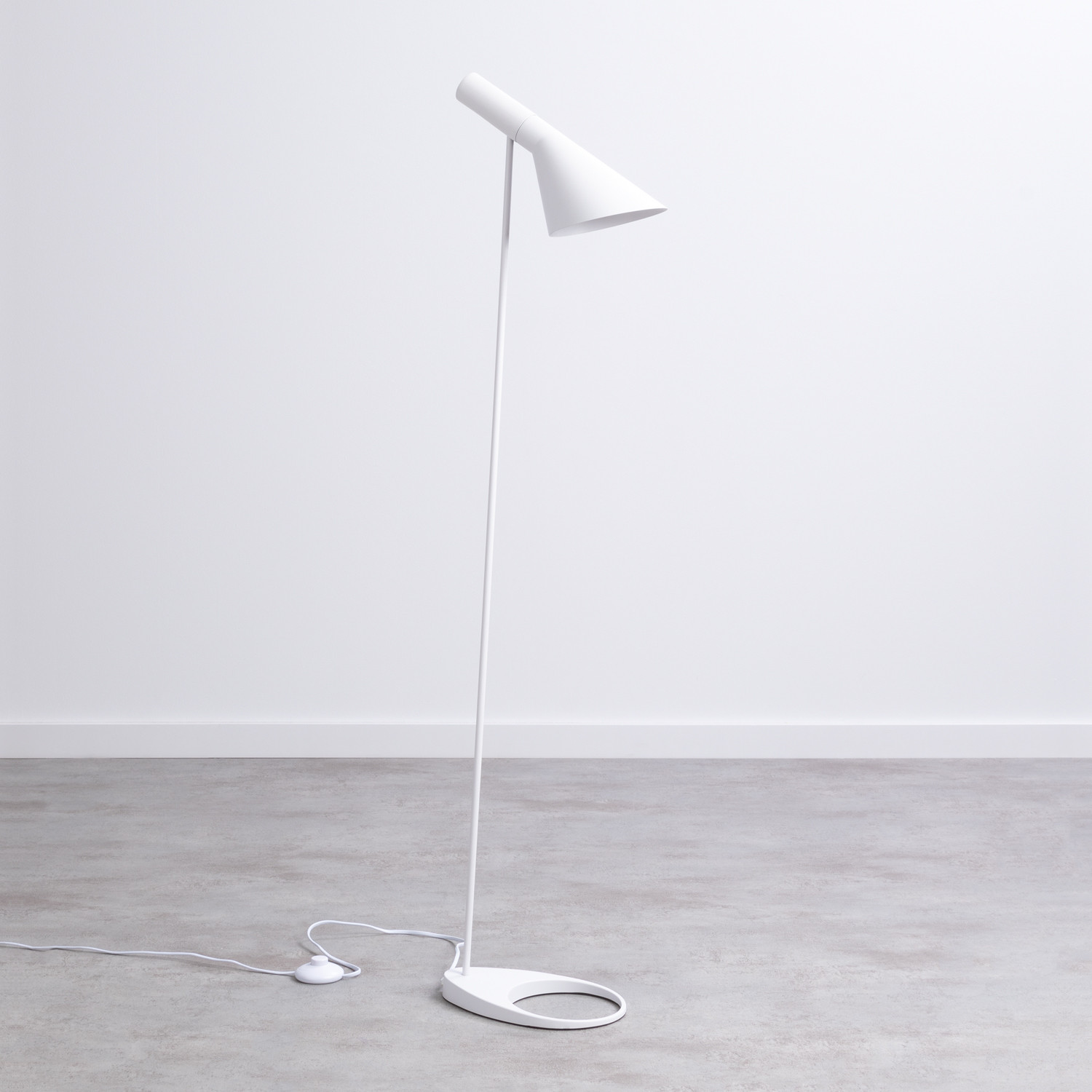 Stehlampe aus Stahl Bron - themasie.com