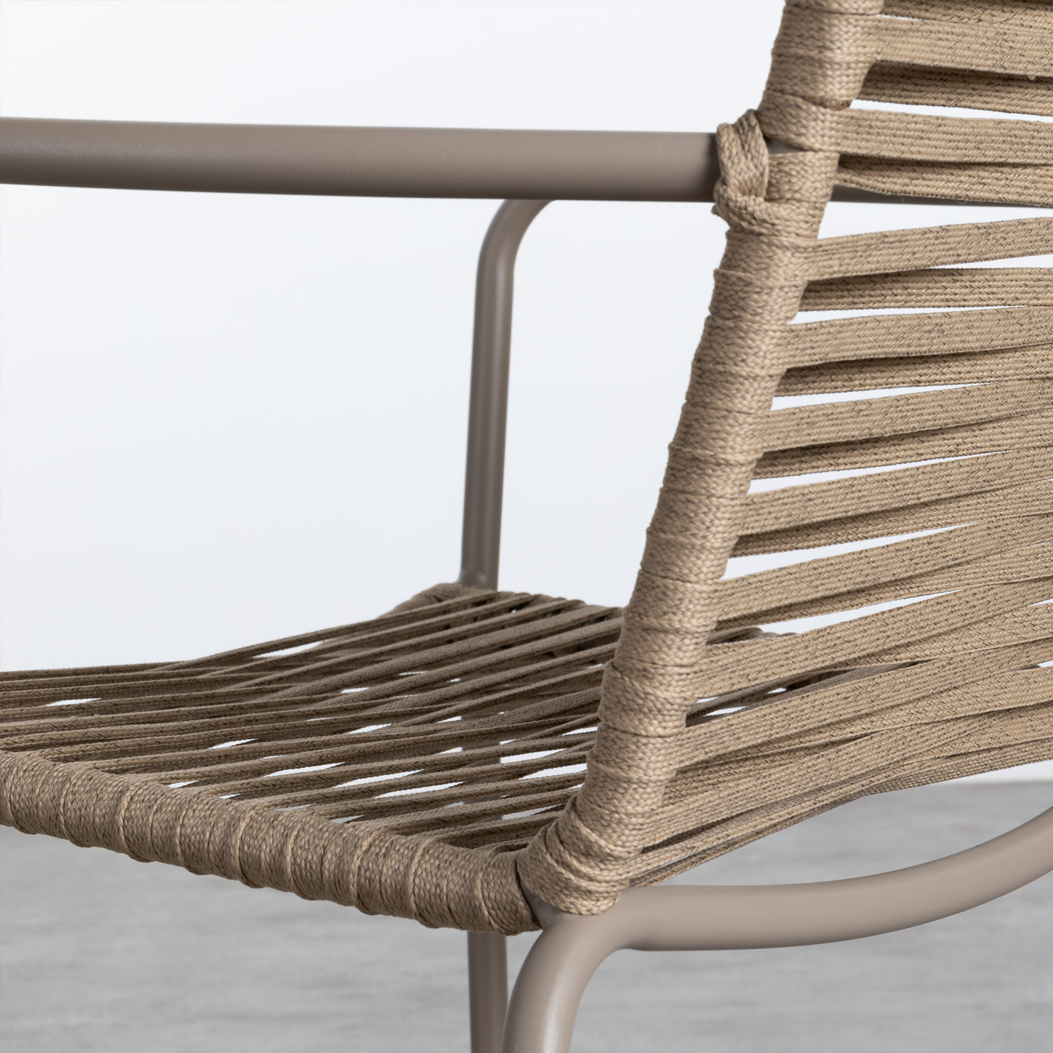 Outdoor Stuhl aus Stahl und Seil Saina - themasie.com